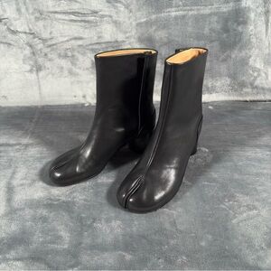 Maison Margiela black leather Tabi Ankle Boot 39 Ei